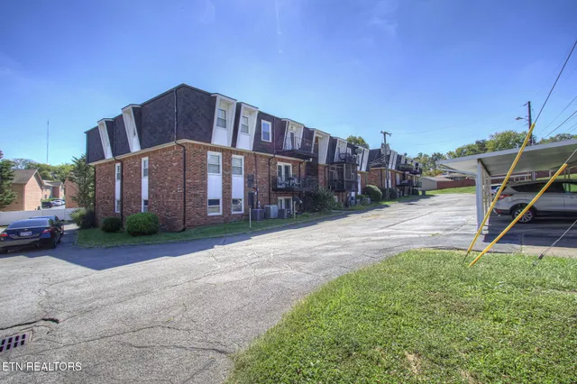 $157,000 | 1625 Woodrow Drive, Unit 402, Knoxville, TN 37918