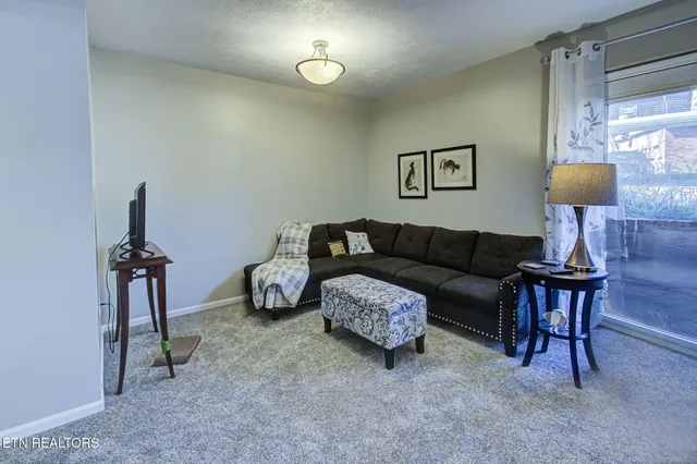 $157,000 | 1625 Woodrow Drive, Unit 402, Knoxville, TN 37918