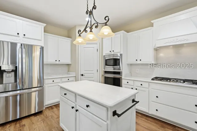 $689,000 | 25 Rolling River Drive, Bluffton, SC 29910