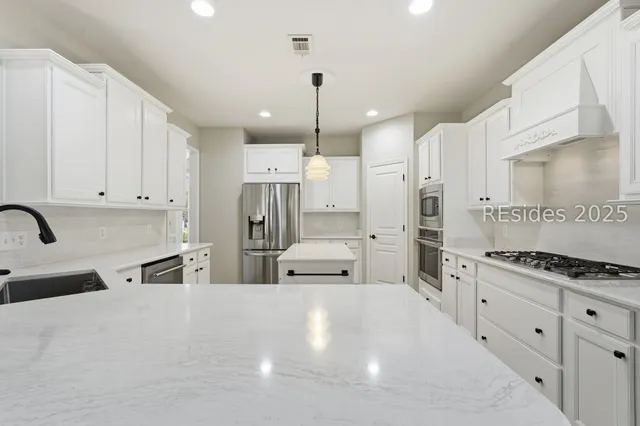 $689,000 | 25 Rolling River Drive, Bluffton, SC 29910