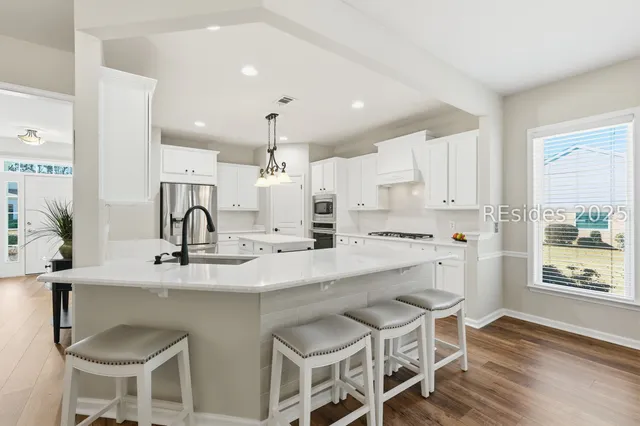 $689,000 | 25 Rolling River Drive, Bluffton, SC 29910