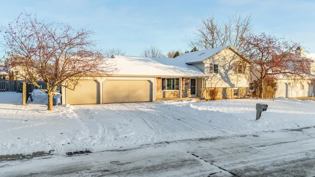 $389,000 | 1249 Fieldview Drive, Menasha, WI 54952