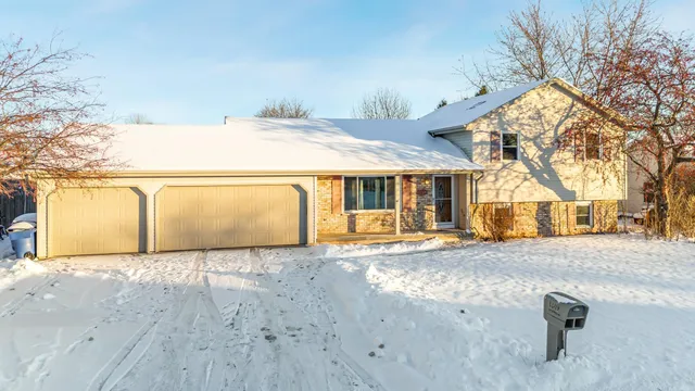 $389,000 | 1249 Fieldview Drive, Menasha, WI 54952