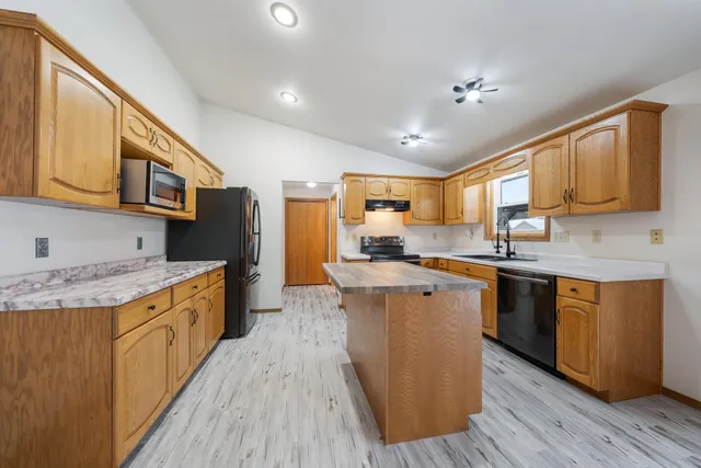 $389,000 | 1249 Fieldview Drive, Menasha, WI 54952