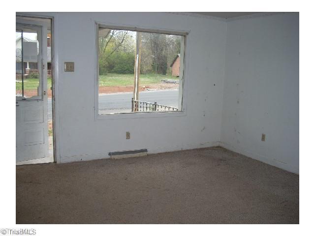 2313 Cole Road Winston-Salem, NC 27107 - Photo 3 of 9 Living Room.