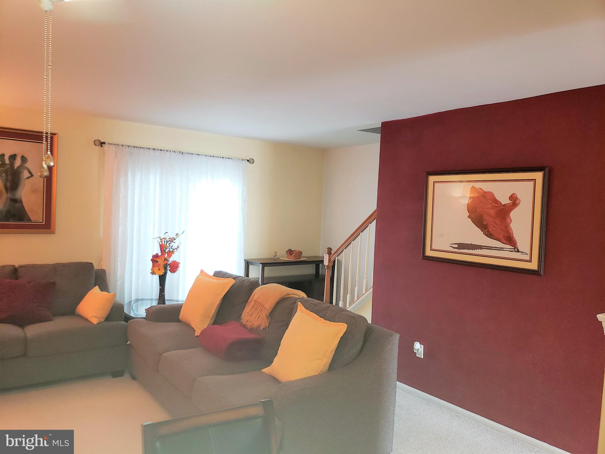 1128 Old Forge Road New Castle, DE 19720 - Photo 10 of 20 living room accent wall