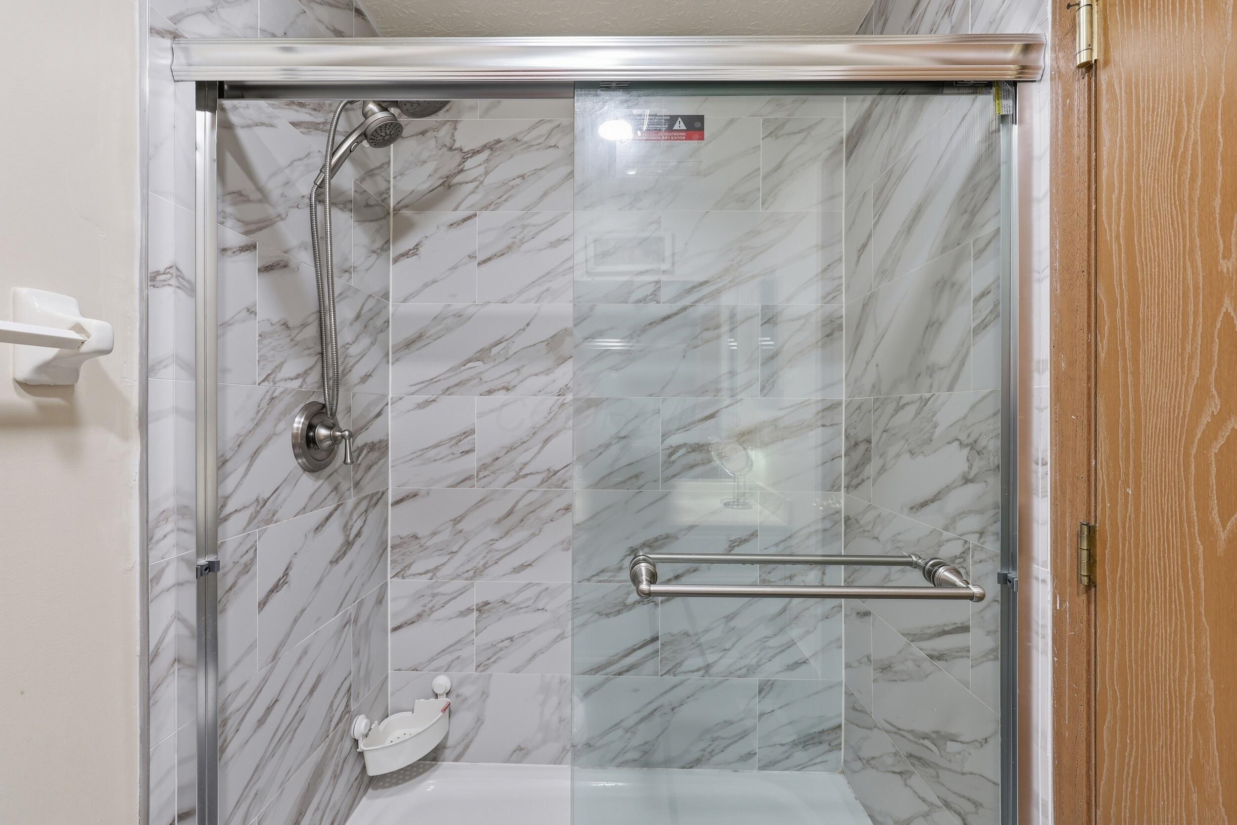 5885 Beechcroft Road, Unit 302 Columbus, OH 43229 - Photo 13 of 24 15_072a6545