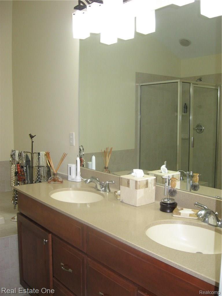 24797 Reeds Pointe Drive Novi, MI 48374 - Photo 28 of 41 IMG_0142.JPG