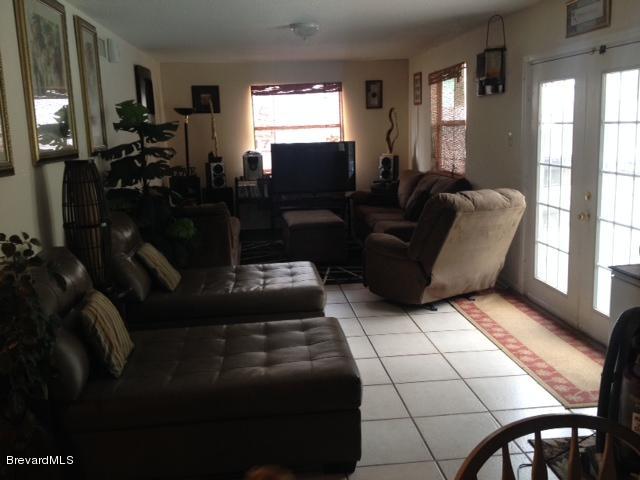 Family Room 4