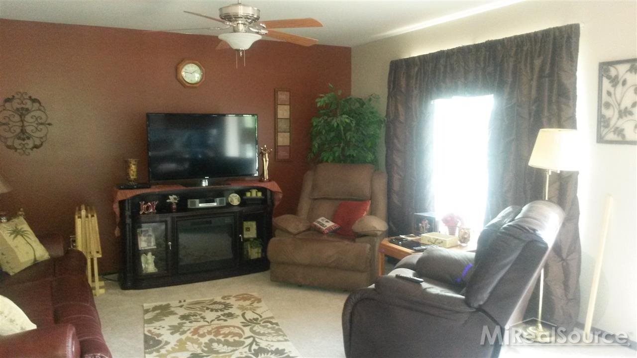 2512 Chalk Farm Road West Warren, MI 48091 - Photo 3 of 12 31205852-2.JPG