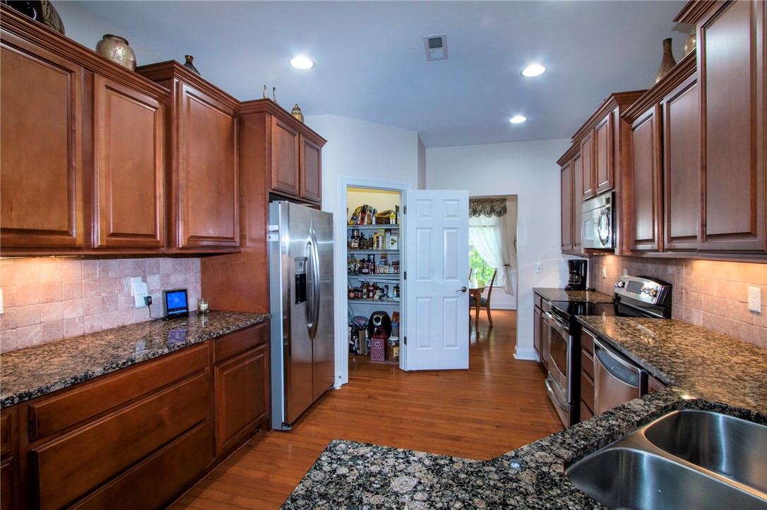 8 Port Tack Road Salem, SC 29676 - Photo 13 of 49 Kitchen with large pantry