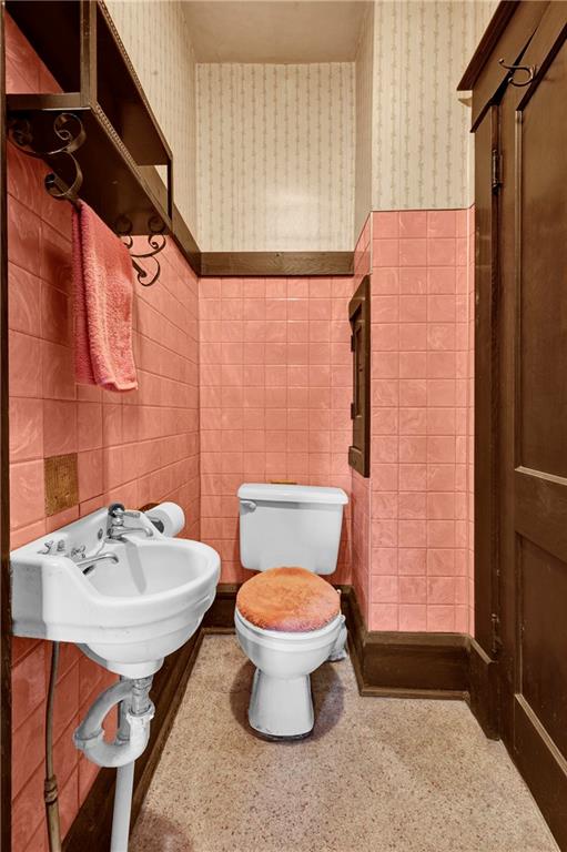 631 Riverview Road Freedom, PA 15042 - Photo 15 of 43 a bathroom with a sink a toilet and a shower