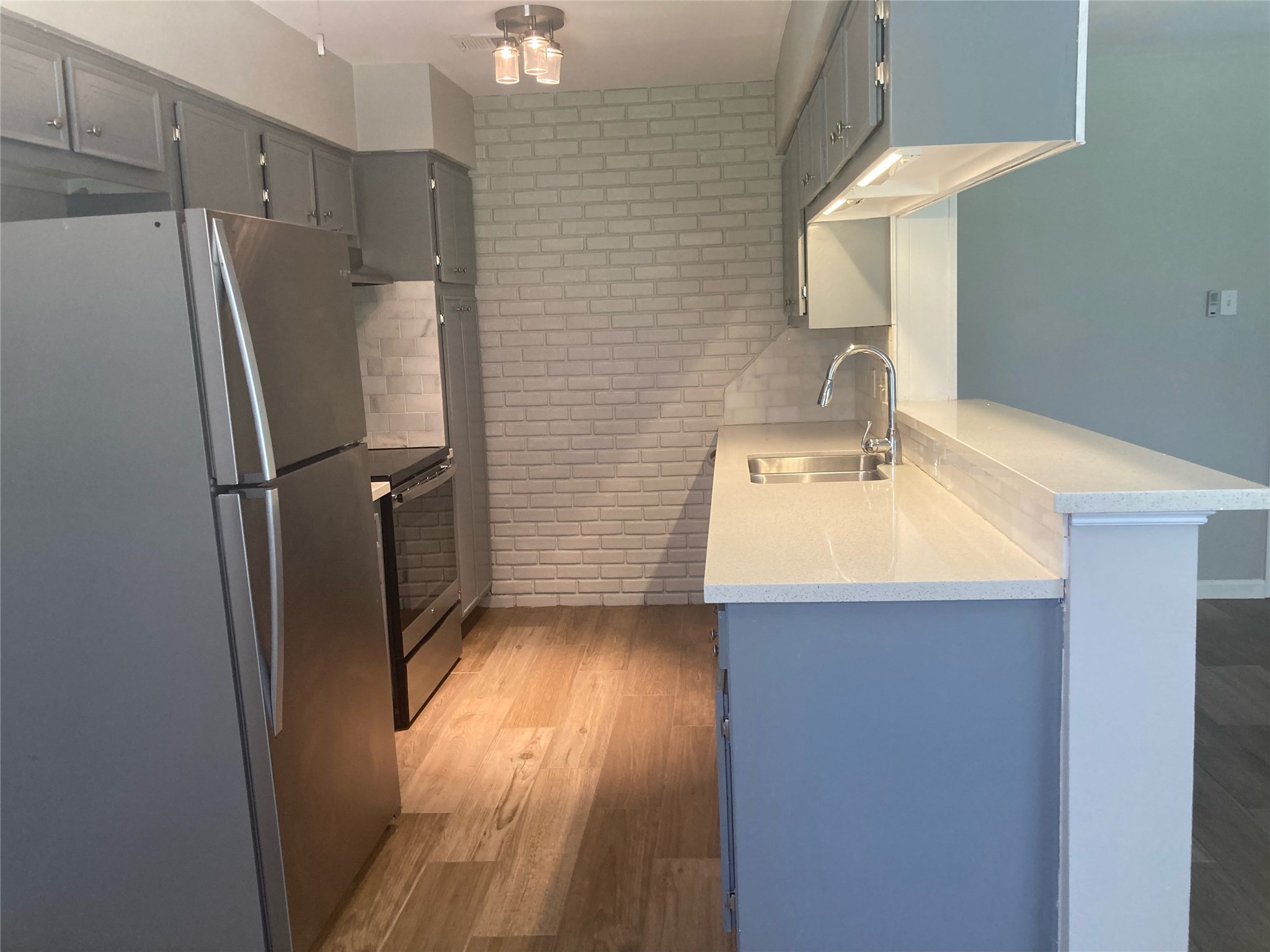 415 Cole Street Webster, TX 77598 - Photo 4 of 16