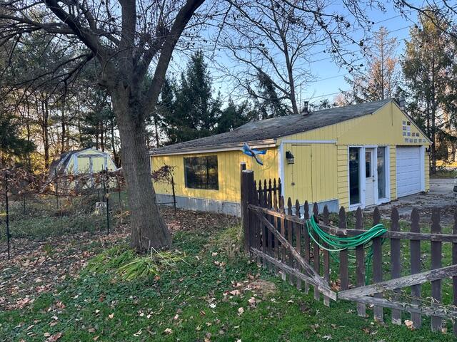 1198 North Babcock Road Chesterton, IN 46304 - Photo 12 of 13 a view of a house with backyard and sitting area