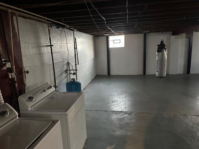 1198 North Babcock Road Chesterton, IN 46304 - Photo 10 of 13 a utility room with dryer and washer