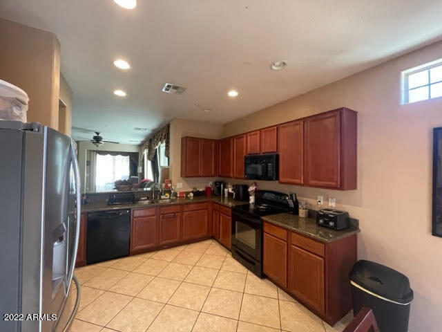 7324 West Montgomery Road Peoria, AZ 85383 - Photo 3 of 7 unnamed (3)