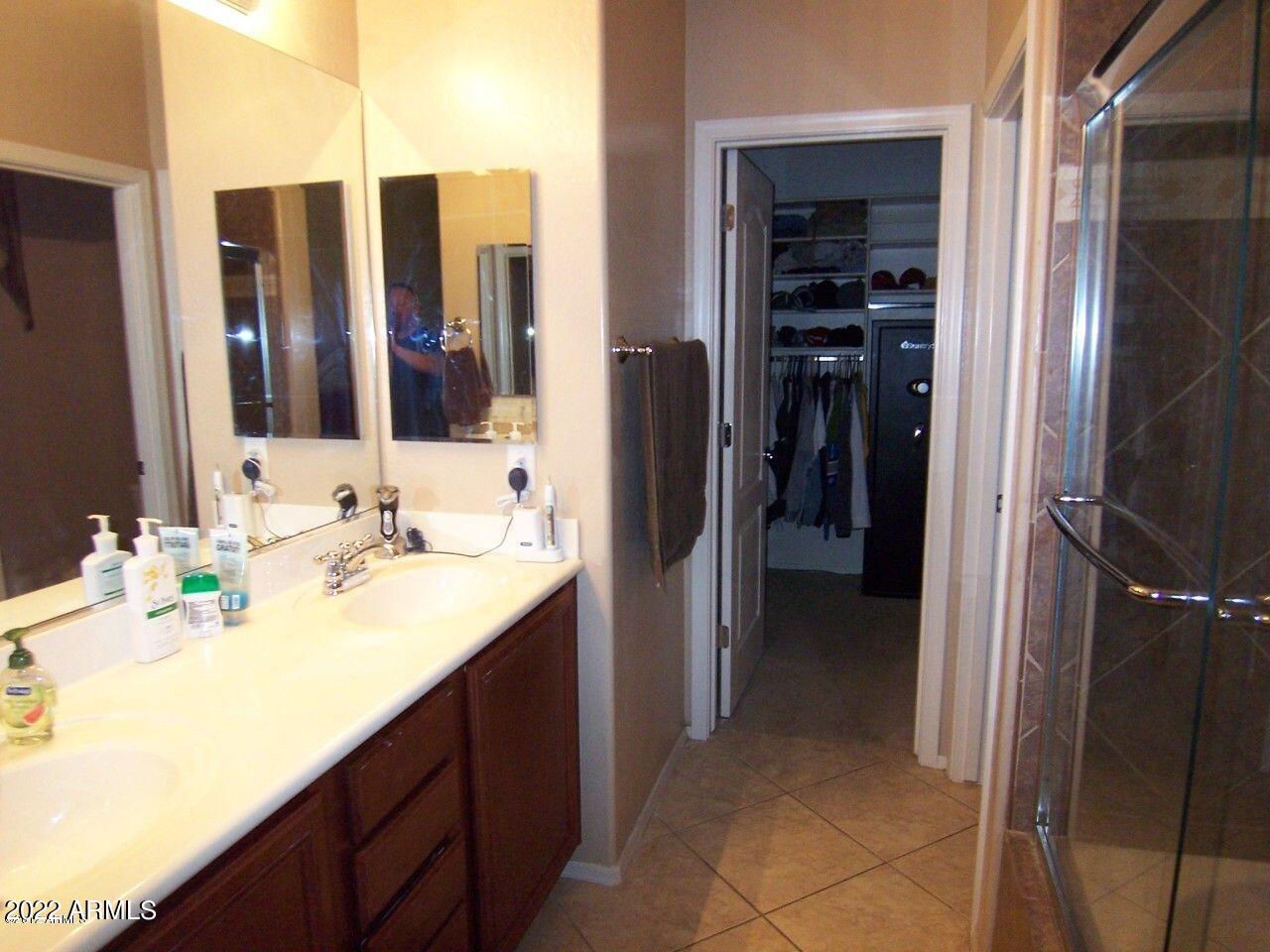 7324 West Montgomery Road Peoria, AZ 85383 - Photo 4 of 7 MASTER BATH