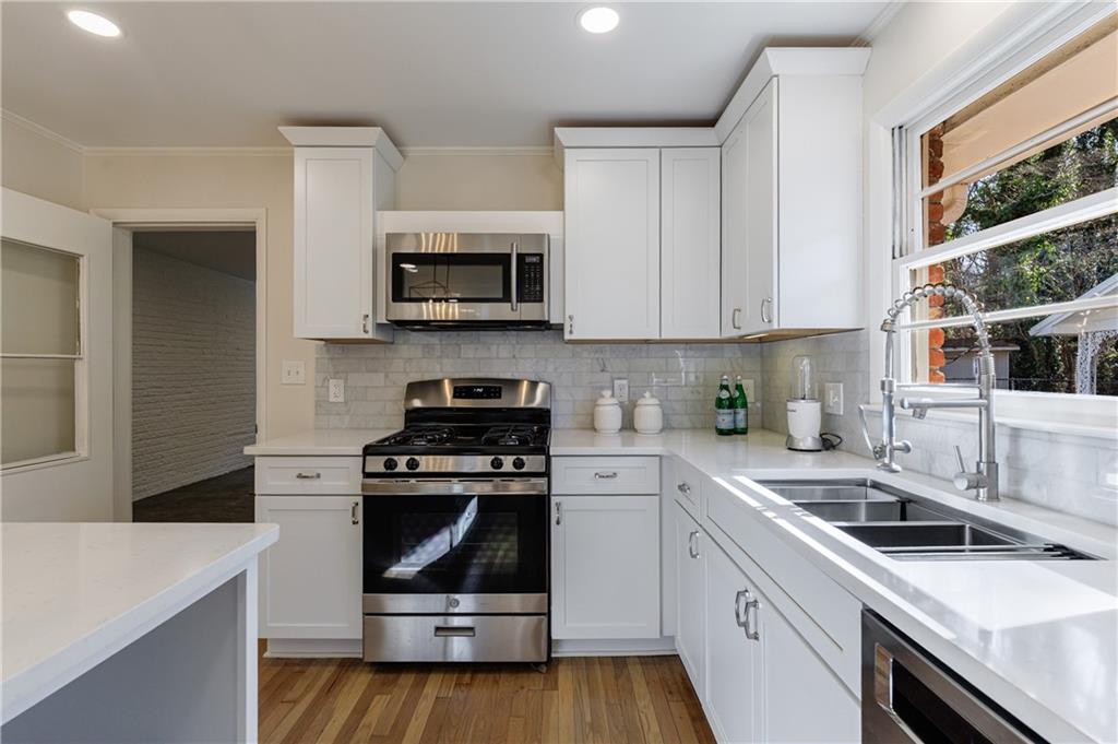 2996 Arrowood Drive East Point, GA 30344 - Photo 13 of 63