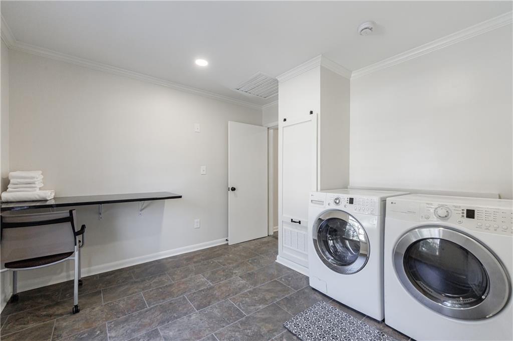 2996 Arrowood Drive East Point, GA 30344 - Photo 28 of 63 a utility room with dryer and washer