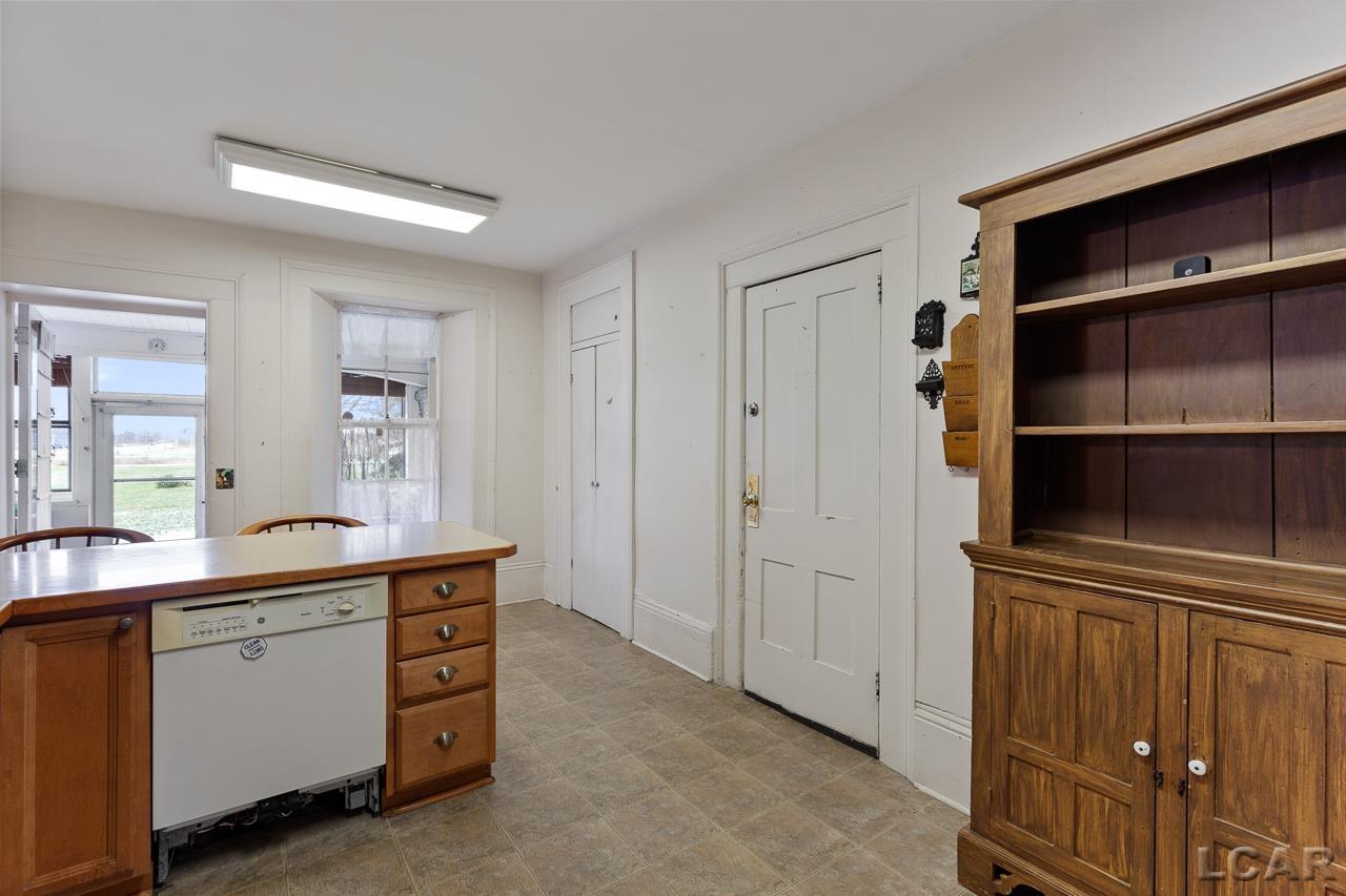 6400 Burton Road Adrian, MI 49221 - Photo 13 of 48