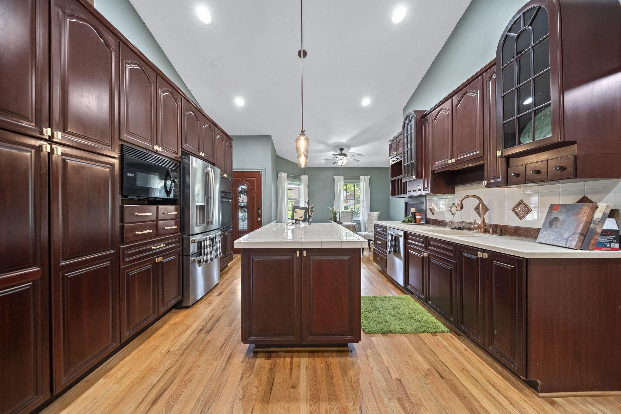 5062 Broadview Road Columbus, OH 43230 - Photo 10 of 45 Kitchen
