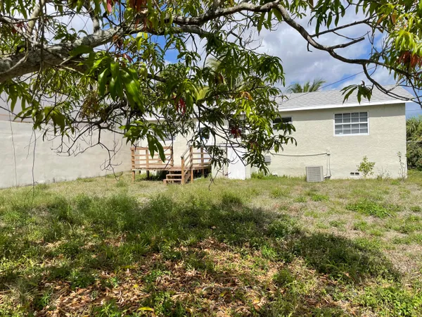 $2,250 | 1425 West 30th Street, Riviera Beach, FL 33404
