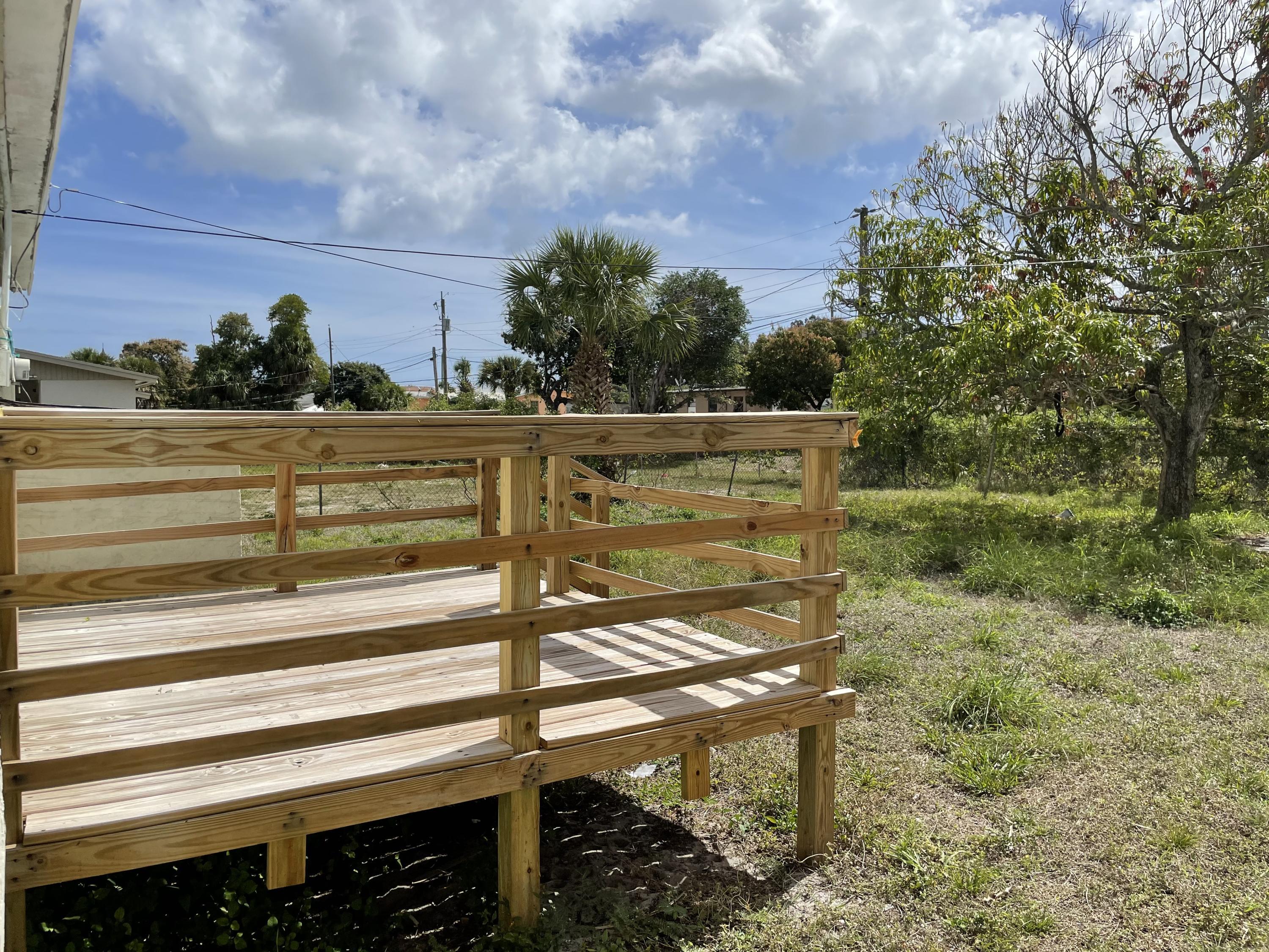 1425 West 30th Street Riviera Beach, FL 33404 - Photo 10 of 14 IMG_0239