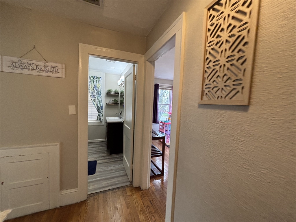 127 Melha Avenue Springfield, MA 01104 - Photo 31 of 41