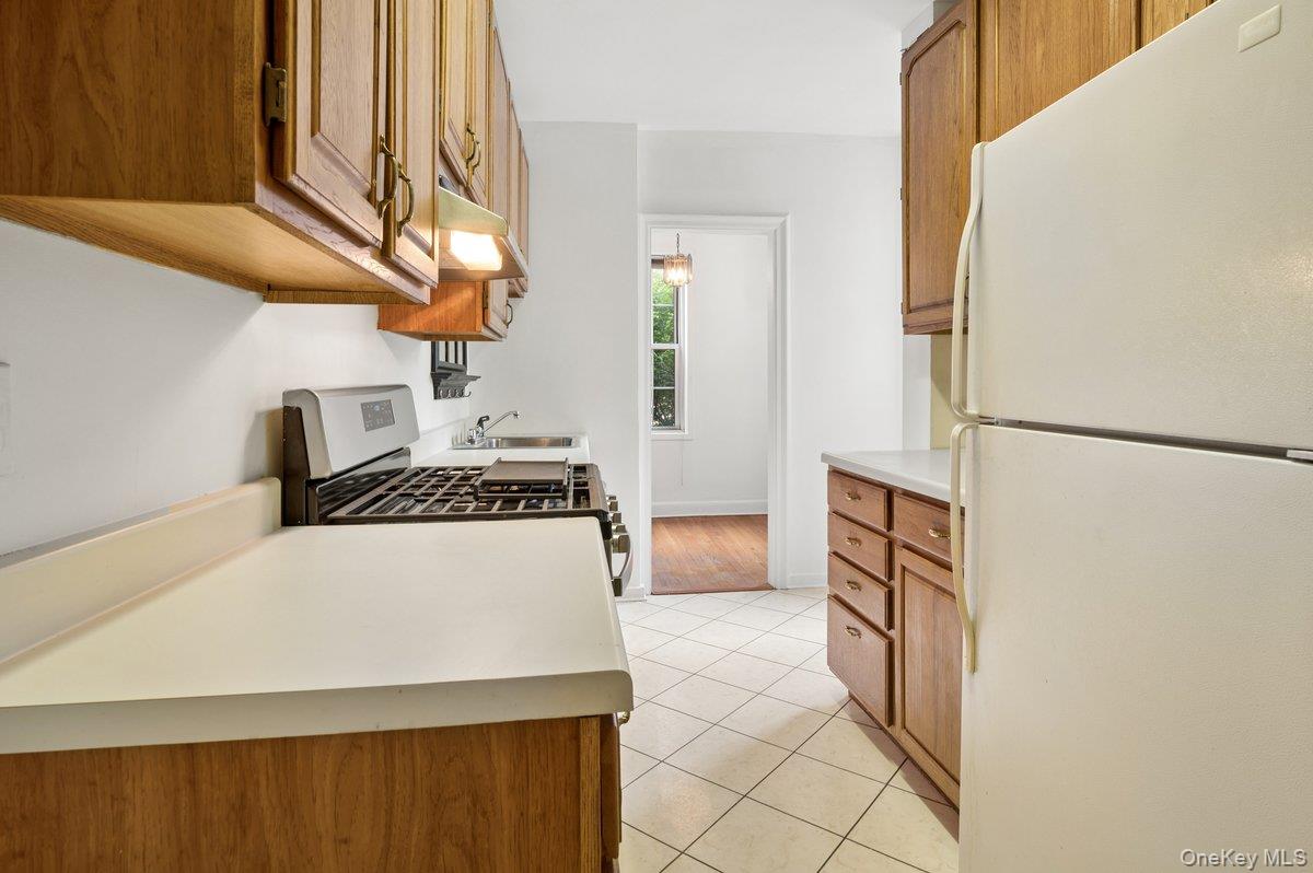 7 Midland Gardens, Unit 1M Bronxville, NY 10708 - Photo 9 of 23
