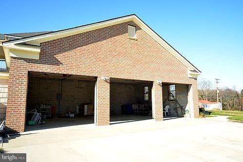 14331 Frederick Road Cooksville, MD 21723 - Photo 18 of 19 Garage