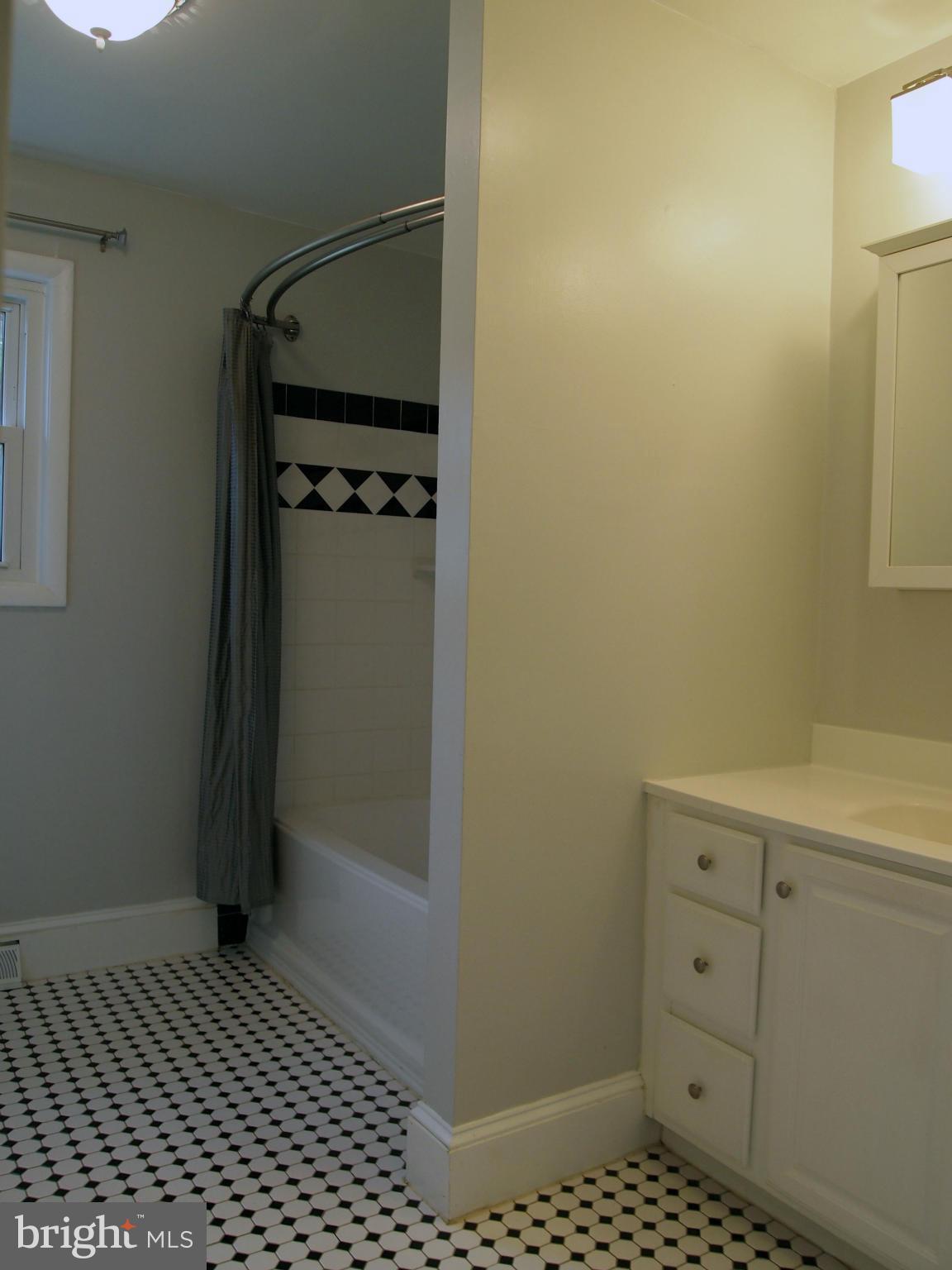 37479 Branchriver Road Purcellville, VA 20132 - Photo 7 of 21 Bath on Main Level
