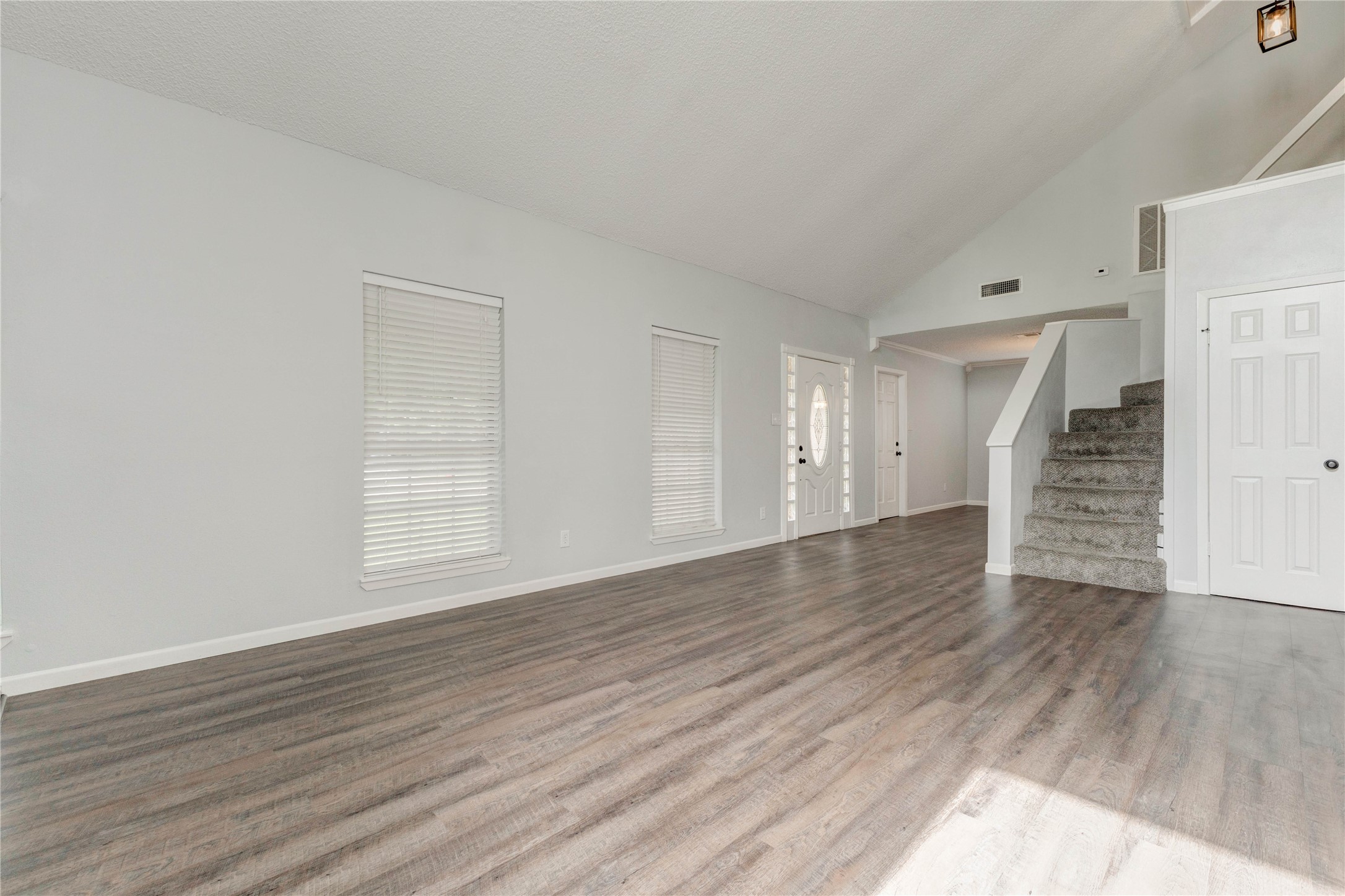 9614 Charter Ridge Drive Houston, TX 77070 - Photo 3 of 27 Gallery Image 3