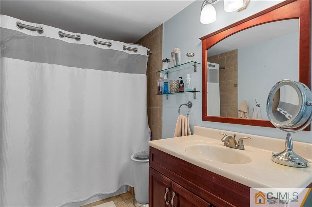 16 Rolling Road Middlesex, NJ 08846 - Photo 18 of 24 Gallery Image 18