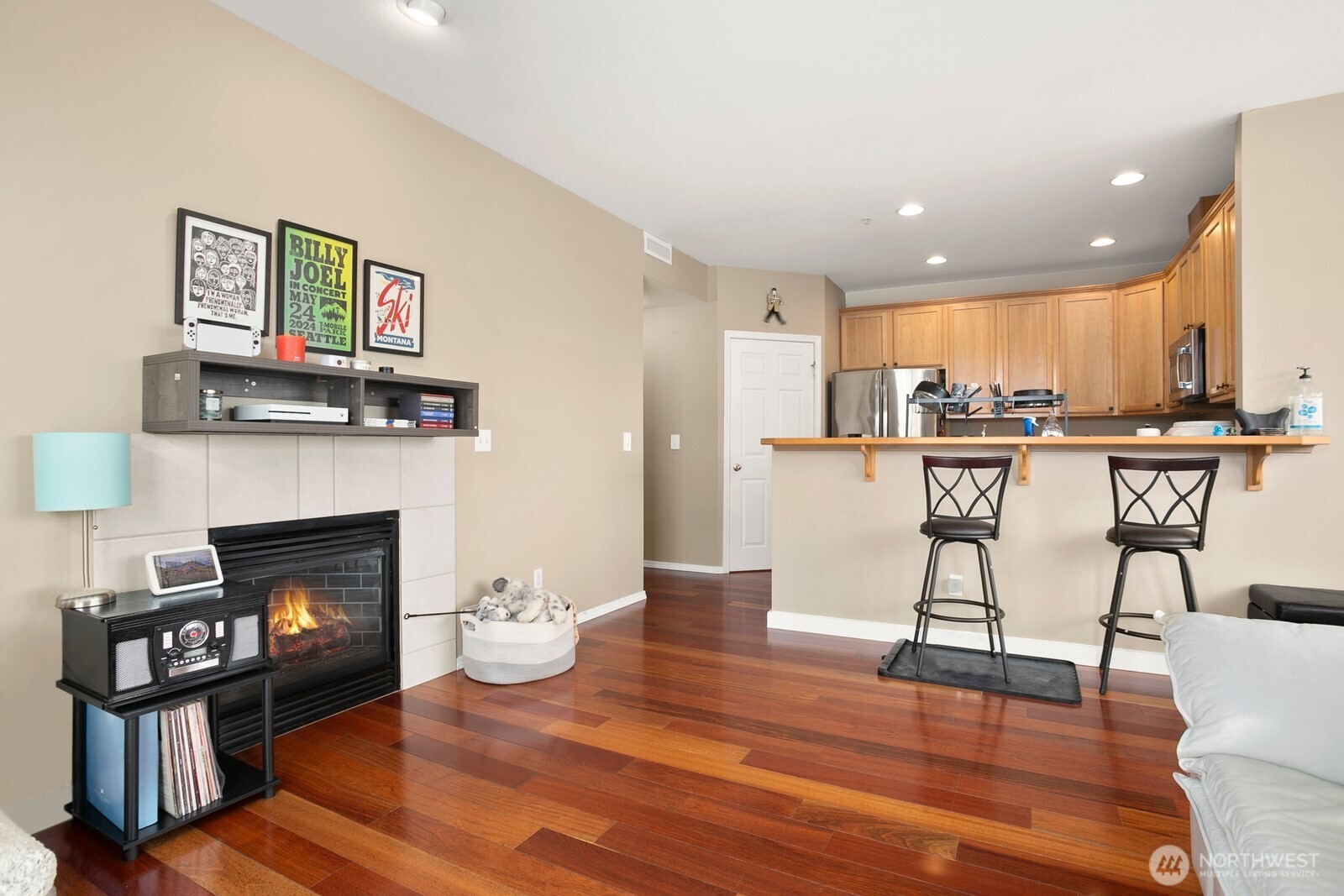 6830 20th Street East, Unit F5 Fife, WA 98424 - Photo 6 of 25 a living room with furniture and a fireplace