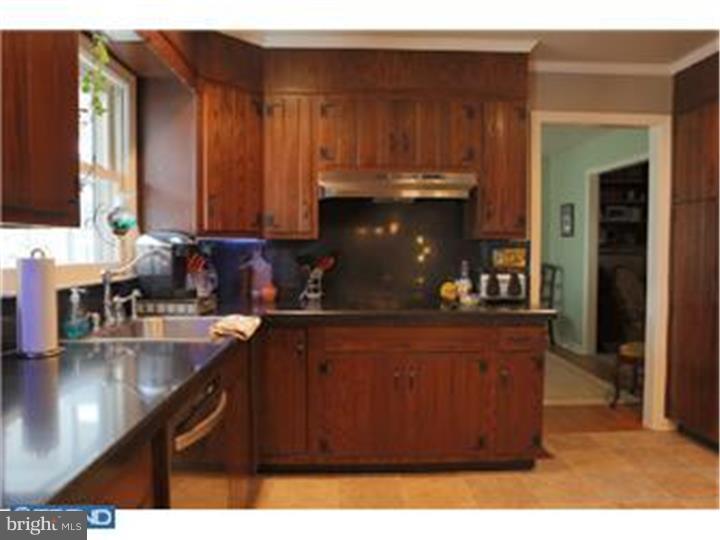 22 Sawmill Road Medford, NJ 08055 - Photo 6 of 20 Kitchen