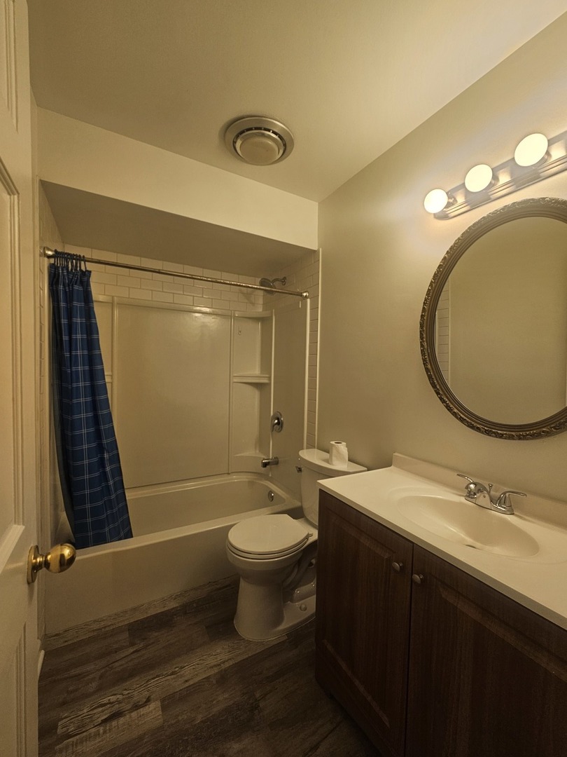 399 Purdue Lane Elgin, IL 60123 - Photo 8 of 24 a bathroom with a sink and a mirror