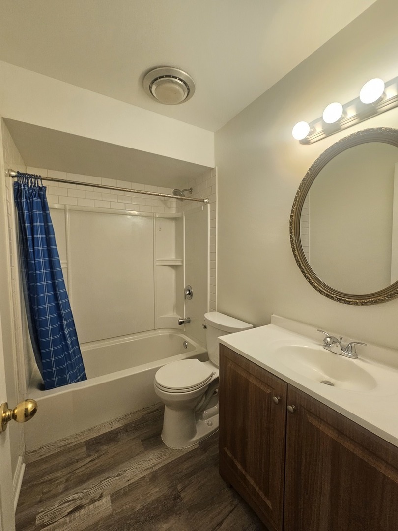 399 Purdue Lane Elgin, IL 60123 - Photo 10 of 24 a bathroom with a sink and a mirror