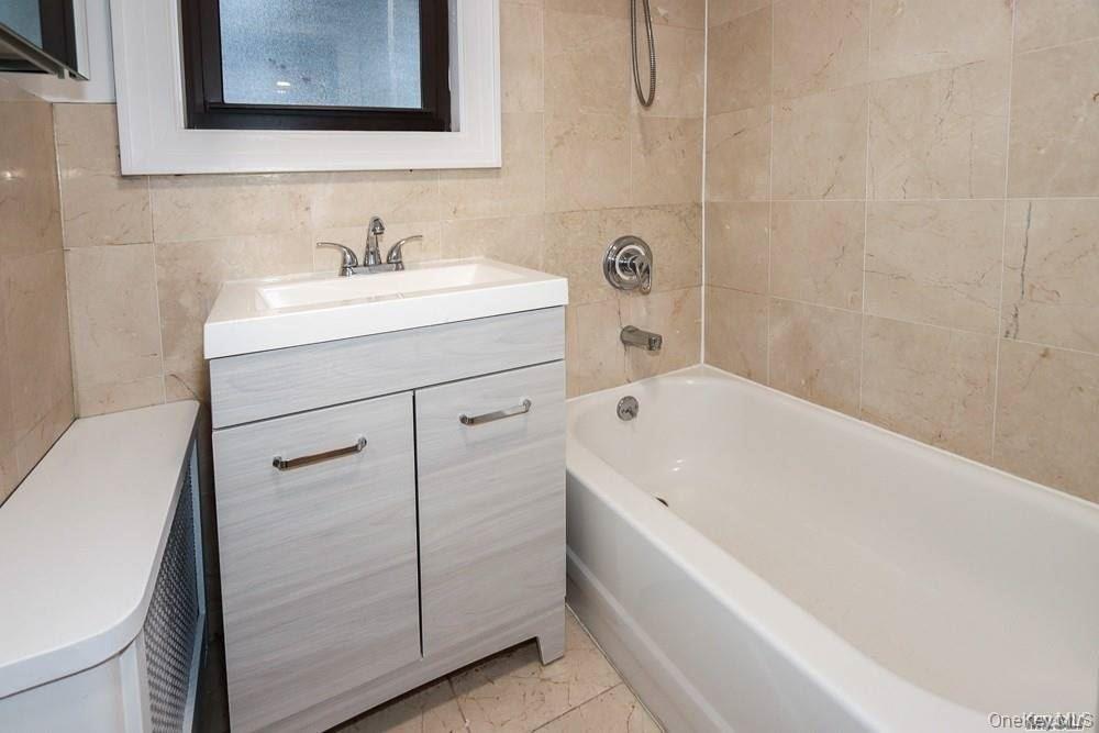14 Beach Road, Unit 3A Great Neck, NY 11023 - Photo 8 of 14