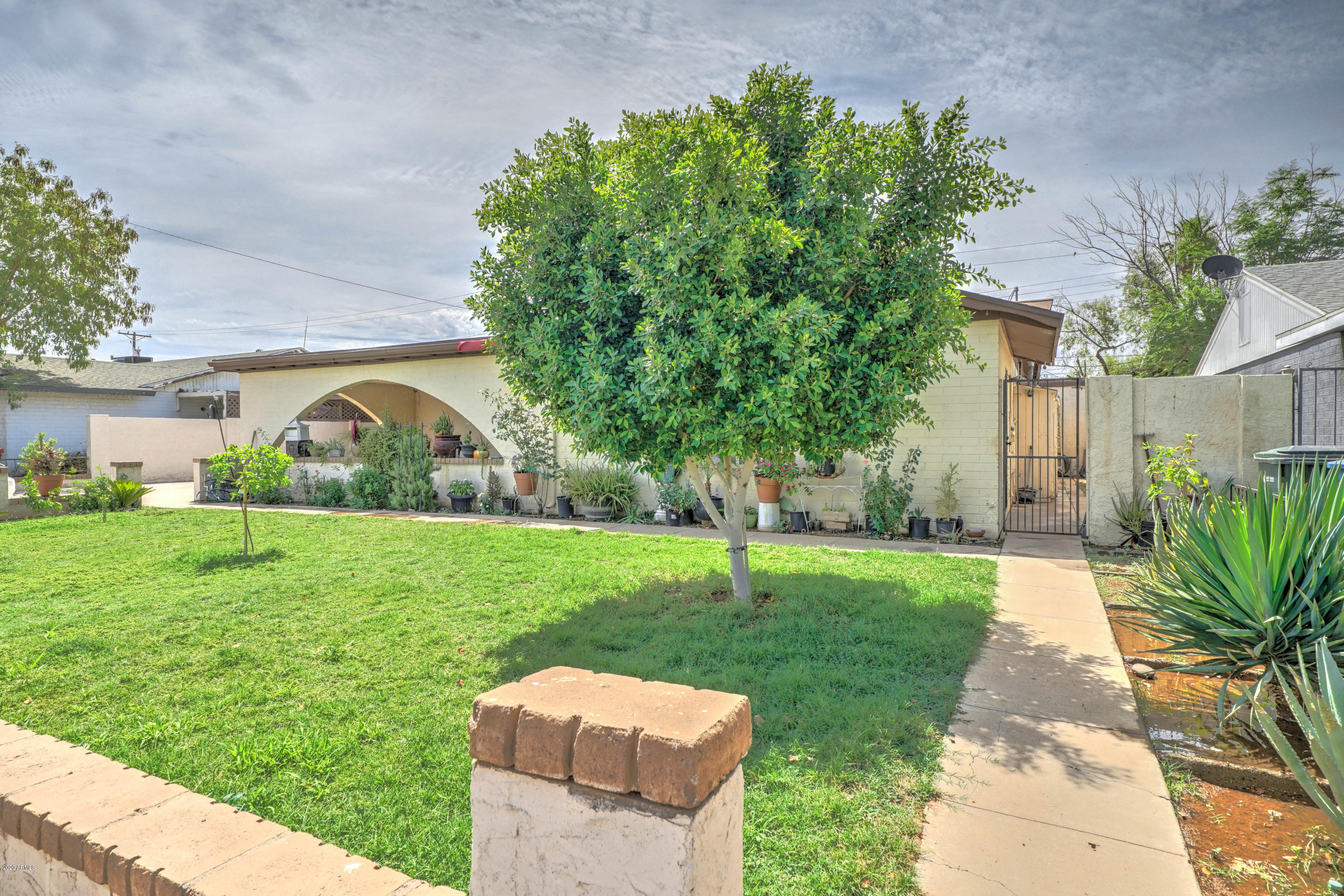 6163 West Cheery Lynn Road Phoenix, AZ 85033 - Photo 2 of 32 6163 W Cheery Lynn Rd-2