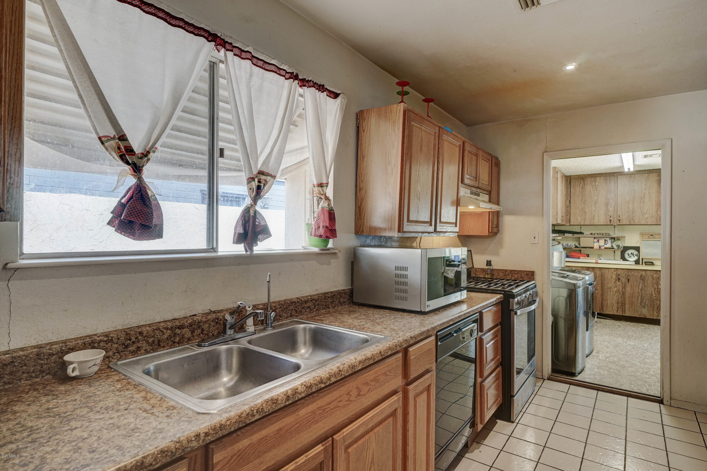 6163 West Cheery Lynn Road Phoenix, AZ 85033 - Photo 8 of 32 6163 W Cheery Lynn Rd-8