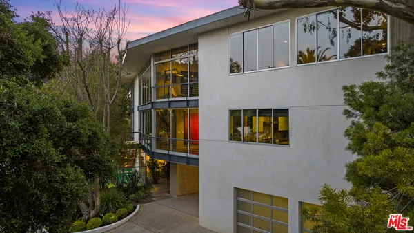 $5,950,000 | 2207 Bowmont Drive, Beverly Hills, CA 90210