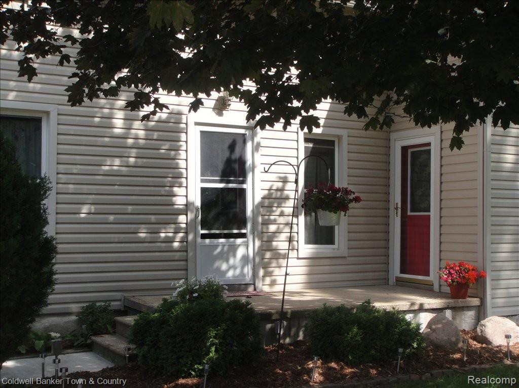 130 Eleanor Road Highland, MI 48356 - Photo 2 of 23