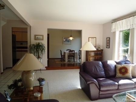 924 Stag Ridge Road Rochester, MI 48309 - Photo 5 of 21 living to dining