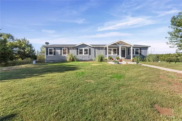 $515,000 | 39340 Indianapolis Road, Lane, KS 66042
