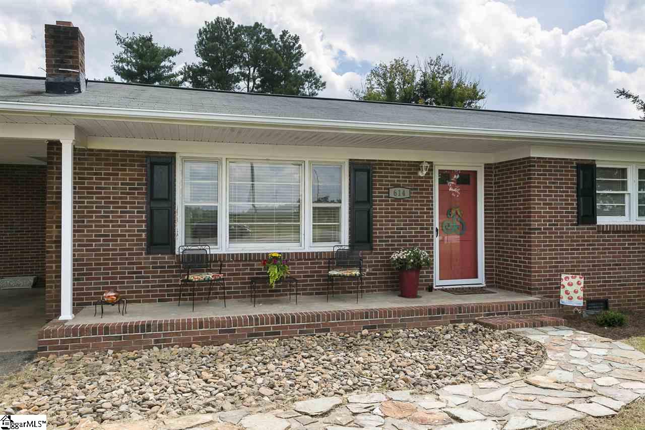 614 Mountainview Road Boiling Springs, SC 29316 - Photo 3 of 26