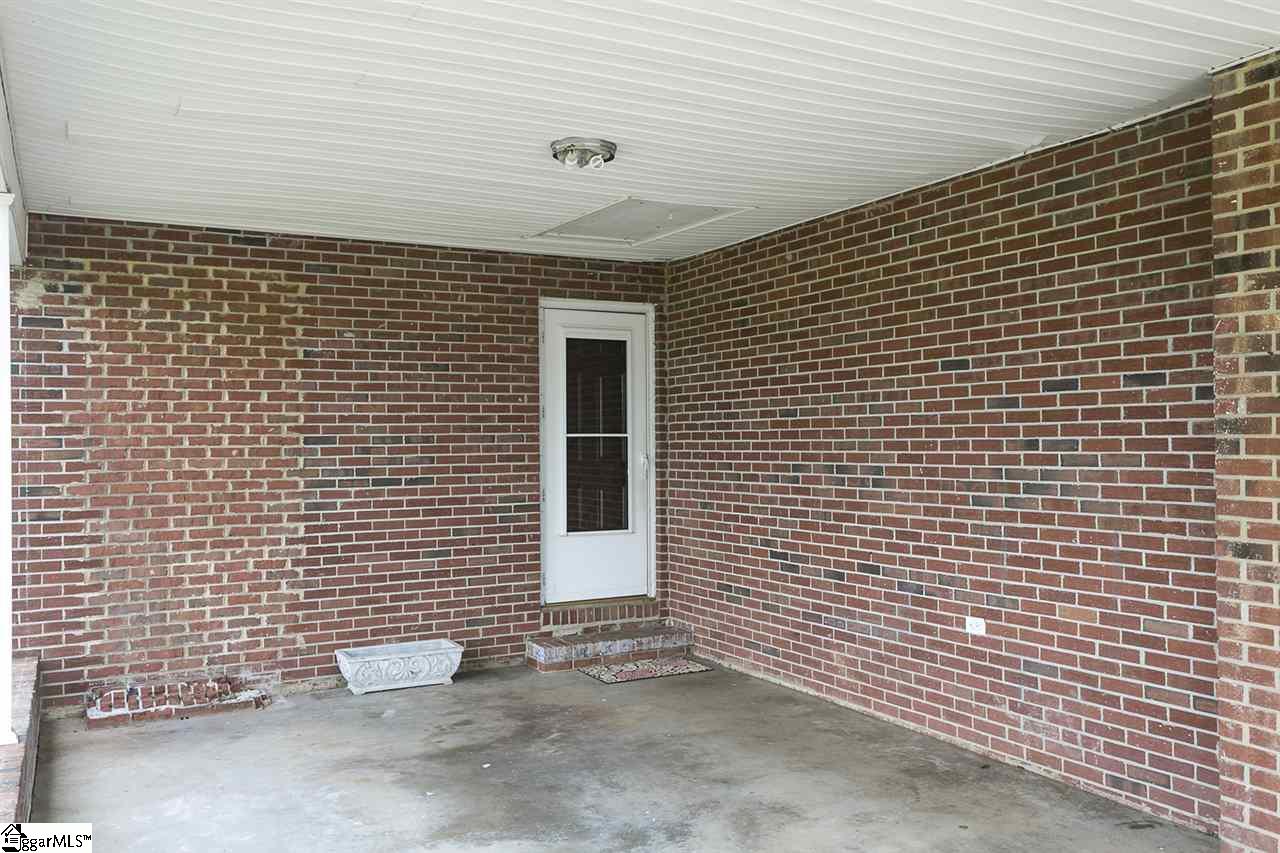 614 Mountainview Road Boiling Springs, SC 29316 - Photo 4 of 26