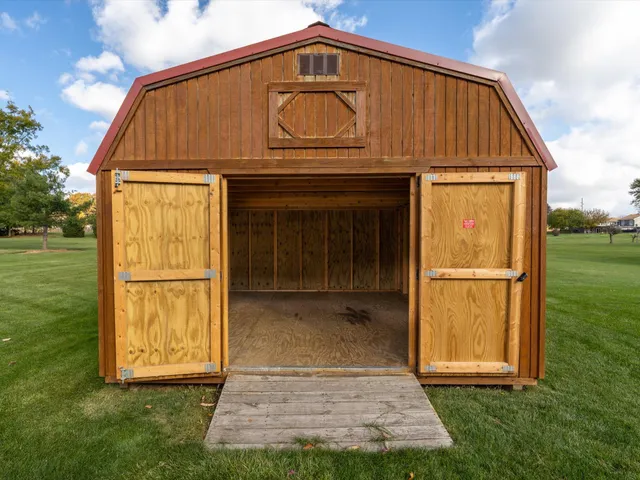 $537,000 | 183 Cimarron Drive, Valparaiso, IN 46385