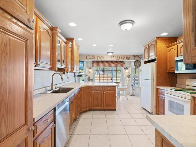 $537,000 | 183 Cimarron Drive, Valparaiso, IN 46385