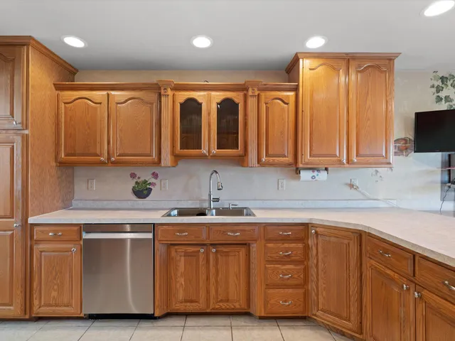 $537,000 | 183 Cimarron Drive, Valparaiso, IN 46385