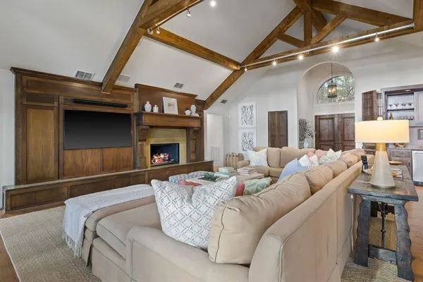 $3,199,000 | 608 Eagle Point Drive East, Mount Vernon, TX 75457